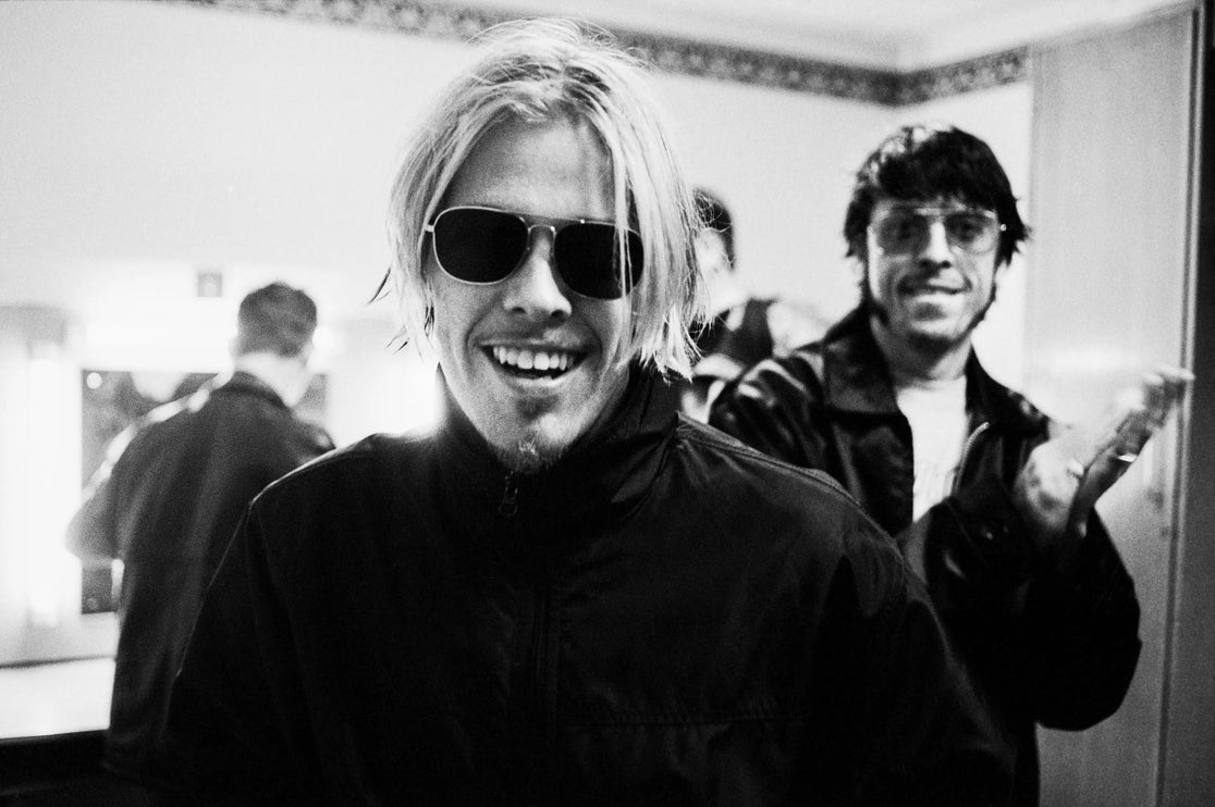 Taylor Hawkins and Dave Grohl - London, 1999, 30 Collections Behind The Gallery behindthegallery