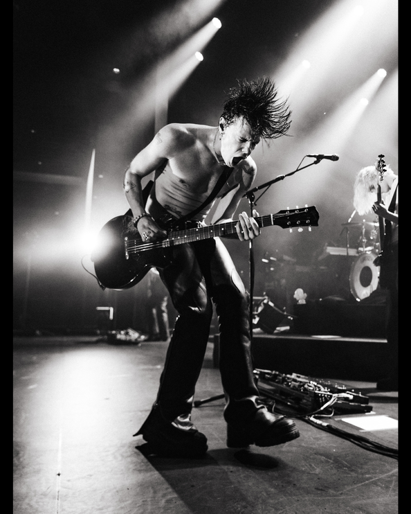 Yungblud Danville Tom pallant behind the gallery 