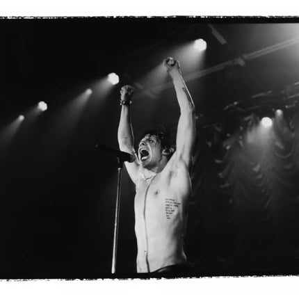 Yungblud crazy eyes 1 behind the gallery 