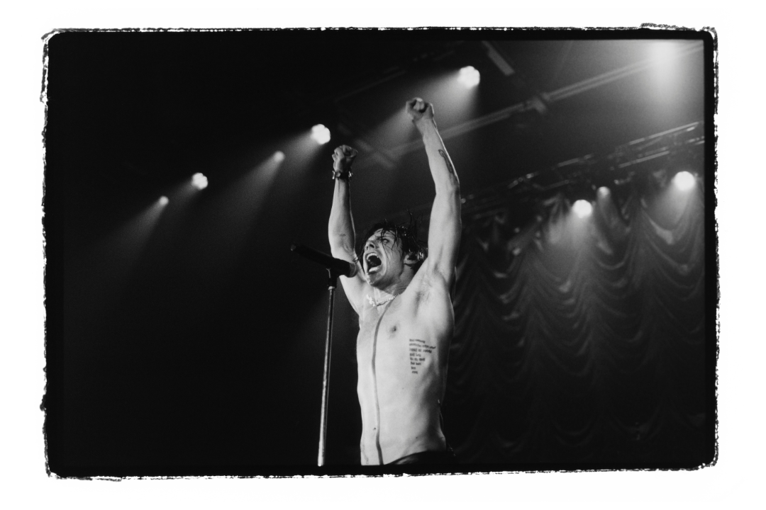 Yungblud crazy eyes 1 behind the gallery 