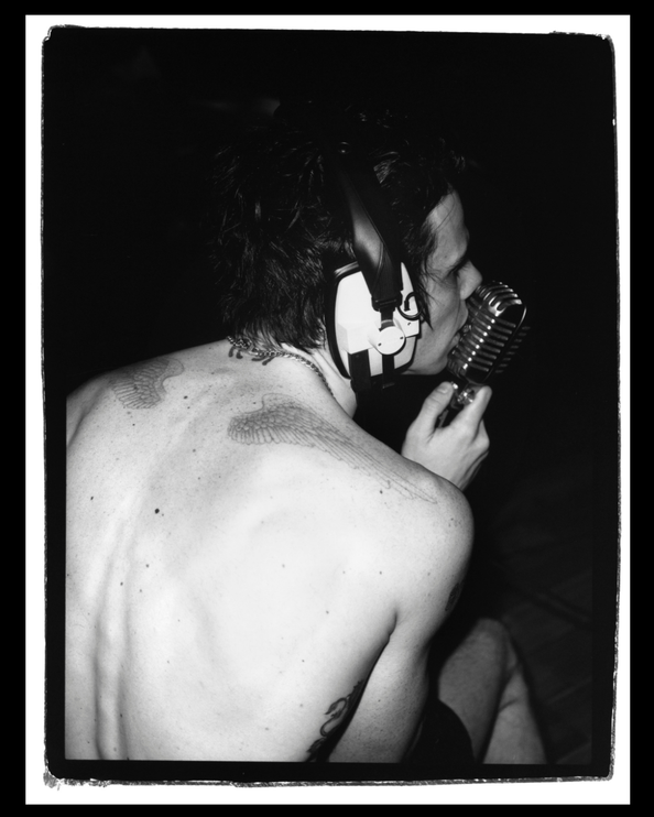 Yungblud Dom At The black lodge 1 Tom pallant behind the gallery 