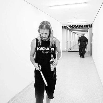 Taylor Hawkins Backstage — Foo Fighters, 2015, photographed by Ross Halfin | Behind The Gallery