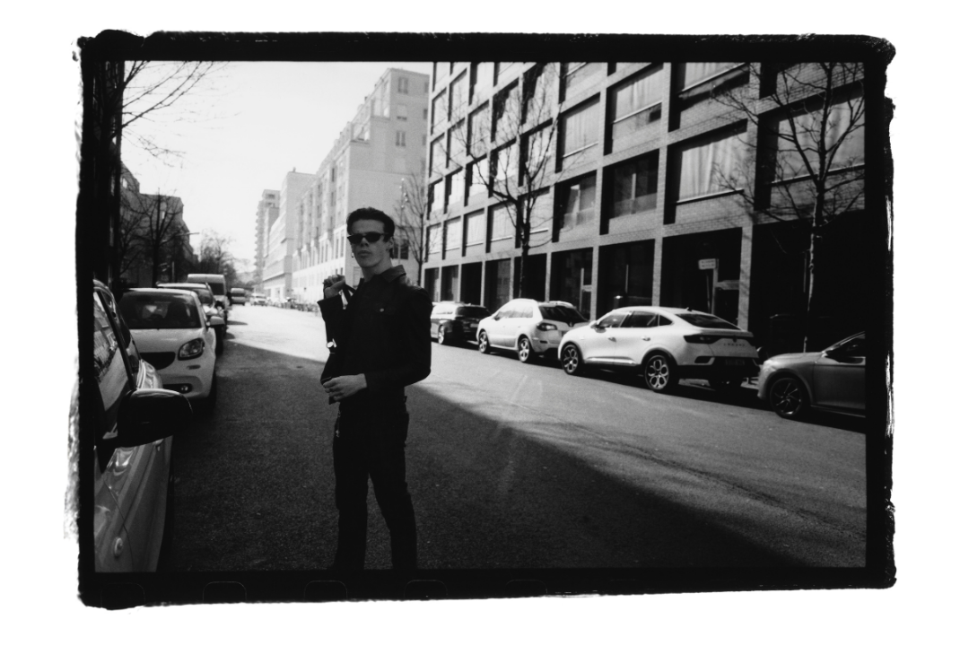 Yungblud dom in berlin behind the gallery 