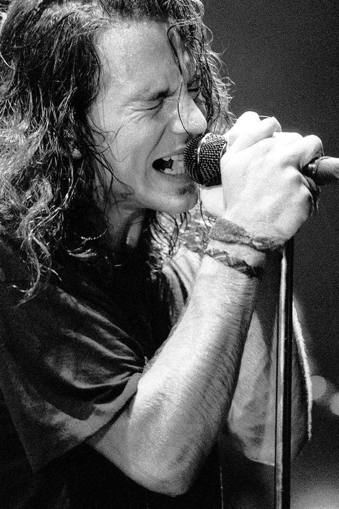 EDDIE VEDDER LIVE VENTURA 2 Behind The Gallery behindthegallery