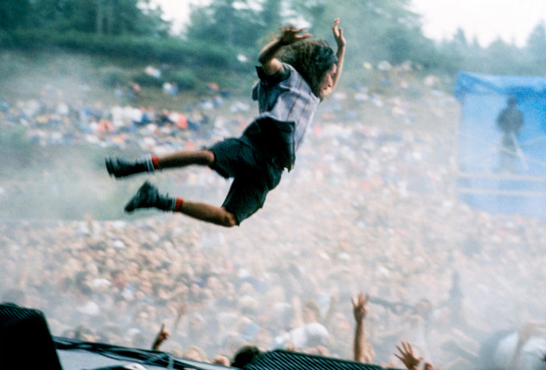 Eddie Vedder Stage Dive, Lance Mercer
