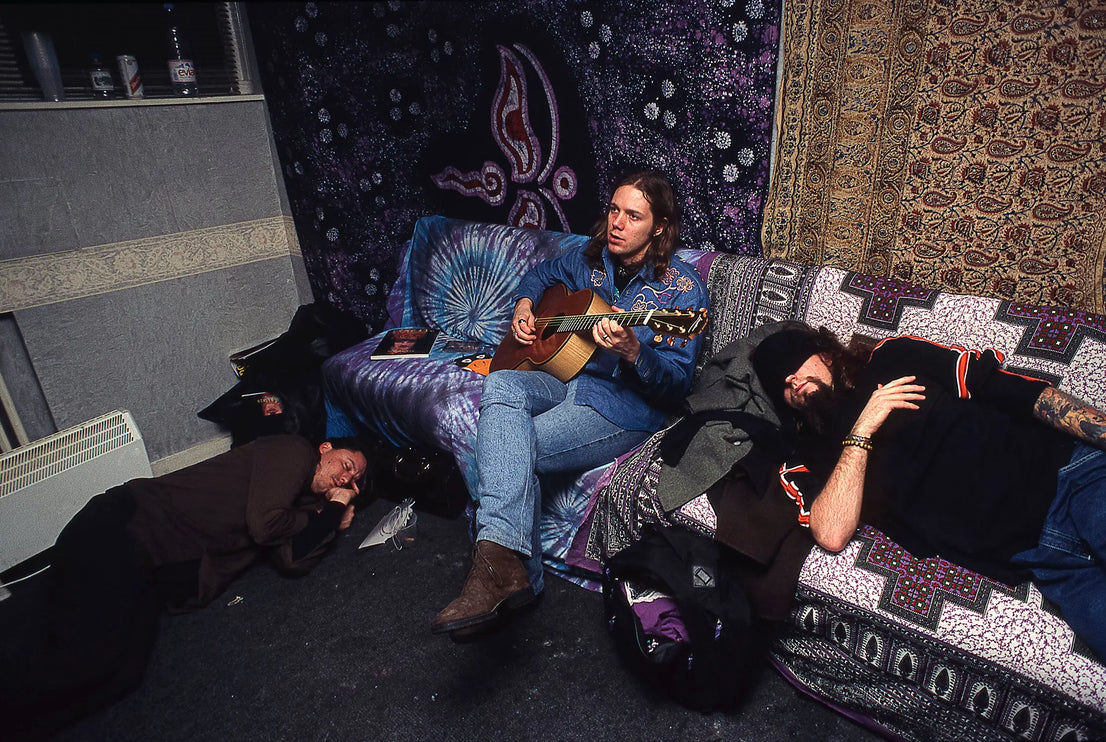 Sleeping Beauties — The Black Crowes, photographed by Ross Halfin | Behind The Gallery