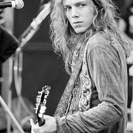 Rich Live Side – Wembley Stadium, London — The Black Crowes, photographed by Ross Halfin | Behind The Gallery