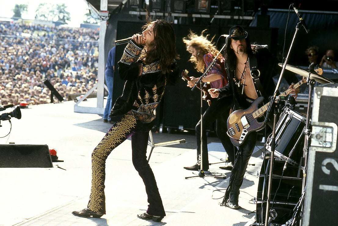 Donnington, England — The Black Crowes, 1991, photographed by Ross Halfin | Behind The Gallery