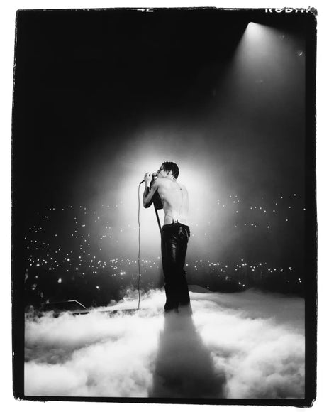 Yungblud Tom pallant behind the gallery 