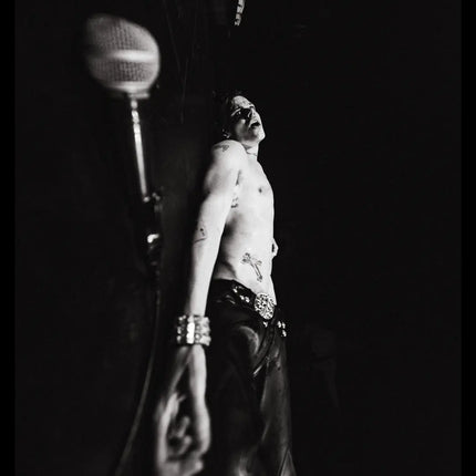 Yungblud Tom pallant behind the gallery 